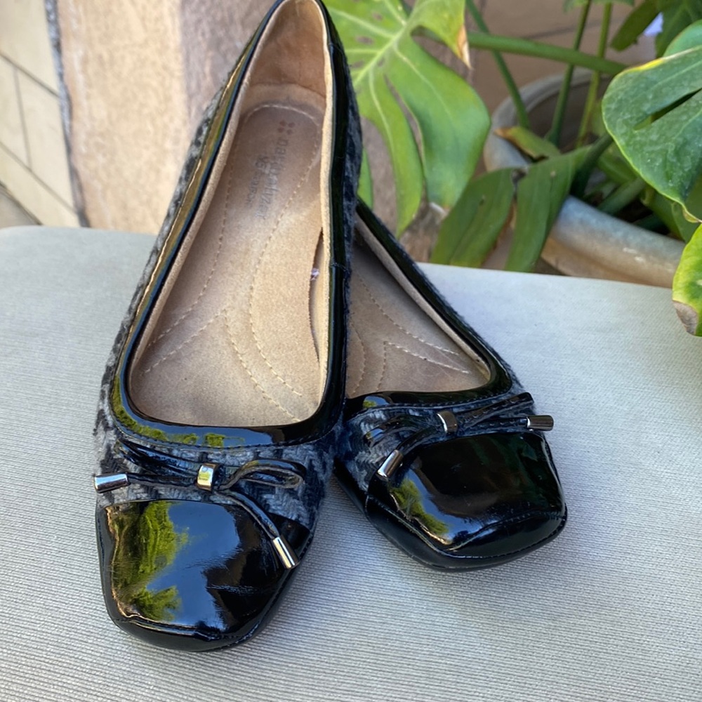 Naturalizer size 6.5 gray/black slip on shoe.